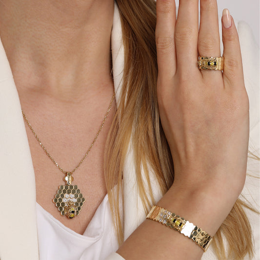 Fauna Honey Comb Gold Ring With Stone