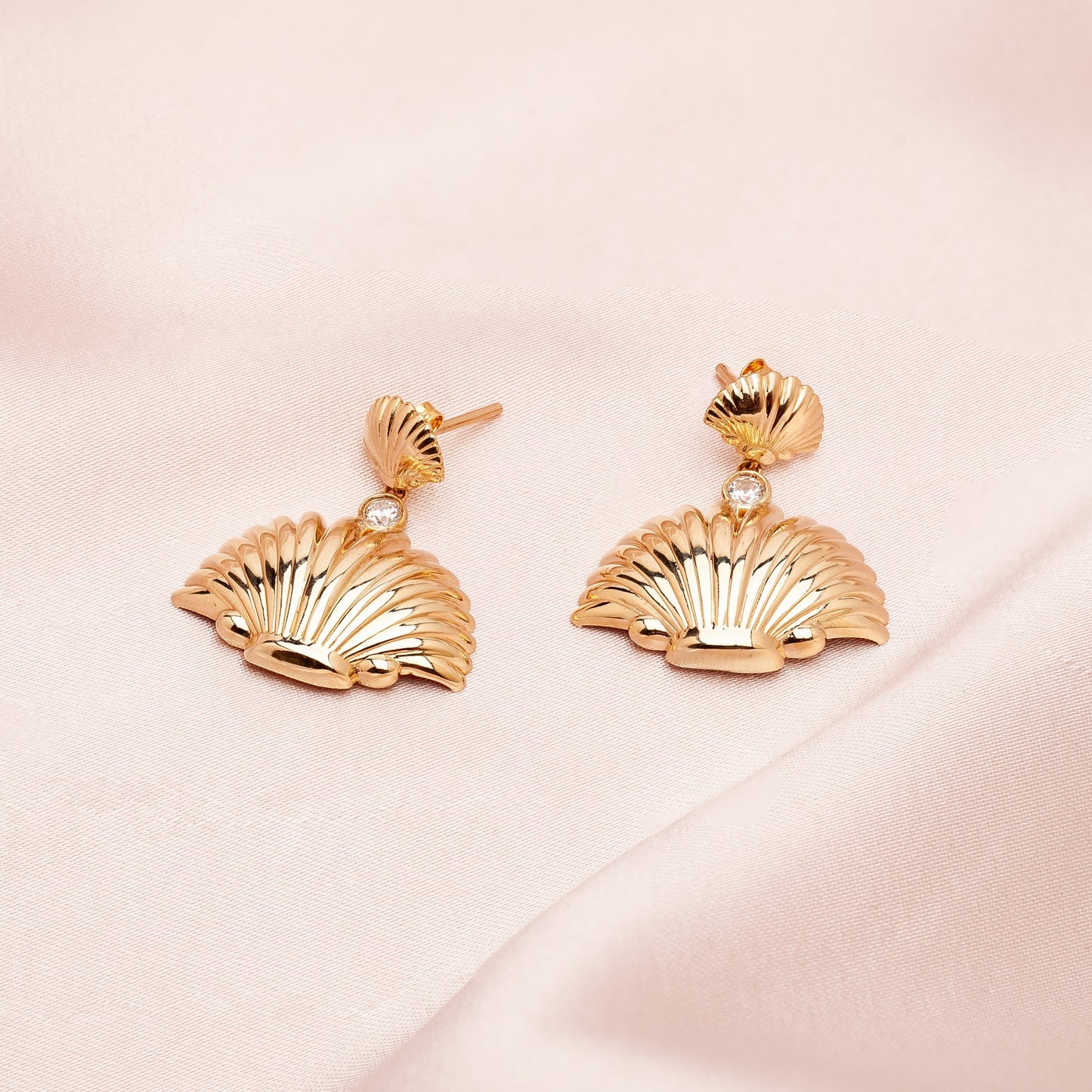 Oyster Motif 14K Yellow Gold Earrings